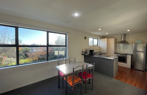 Saint Albans Maison | Quiet & new, sunny on upstairs, near CBD: CNZhouse