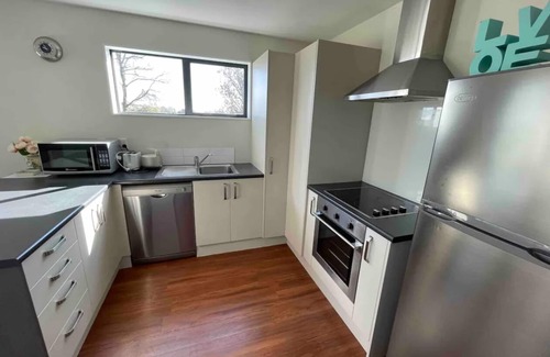 Saint Albans Maison | Quiet & new, sunny on upstairs, near CBD: CNZhouse