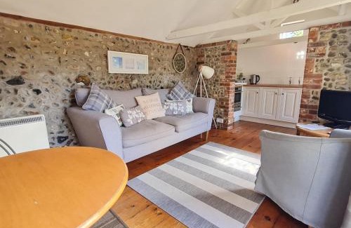 Holt Maison | Characterful Cottage Daisy Lodge