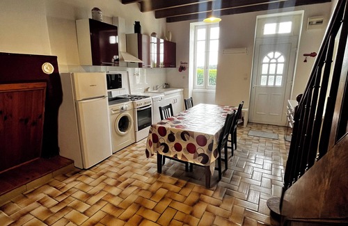 Saint-Andre-de-Lidon Maison | Longère charentaise proche Royan