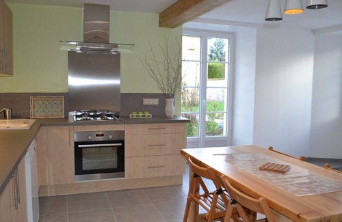 Salles-de-Barbezieux Cottage | Maison Charentaise Rénovée: 3 Ch, Terrasse, Piscine Chauffée, Sauna, Jardin, Équipements Bébé, WiFi