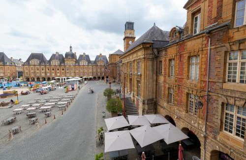 Charleville-Mezieres Appartement | Charleville-Mézières: belle vue Place Ducale
