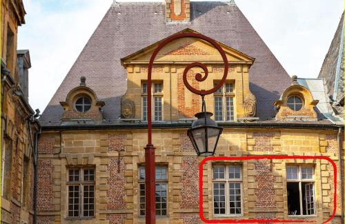 Charleville-Mezieres Appartement | Charleville-Mézières: belle vue Place Ducale