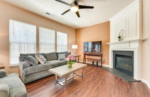 Charlotte Maison | Charlotte Townhome with Deck 18 Mi to Downtown!