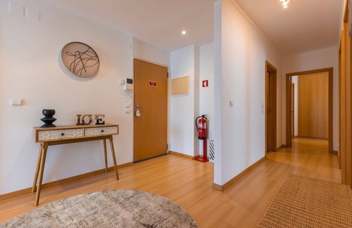Lumiar Appartement | Charm 3BDR Apartment W/Balcony by LovelyStay