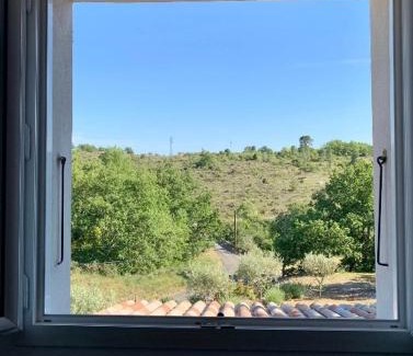 Saint-Etienne-de-Fontbellon Lit Et Petit-Déjeuner | Charmante chambre dans une maison de campagne