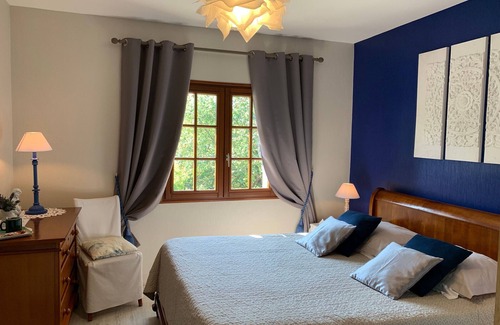 Tavers Lit Et Petit-Déjeuner | Charme au cœur des châteaux : Chambre d'hôtes avec Wifi