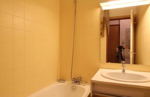 Les Carroz-d'Araches Appartement | Charmant 2P avec balcon, 5 couchages, pieds des pistes, proche télécabine et centre village - FR-1-572-171