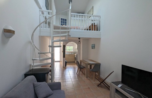Chateauneuf-Grasse Appartement | Charmant Appartement Avec Jardin au Calme