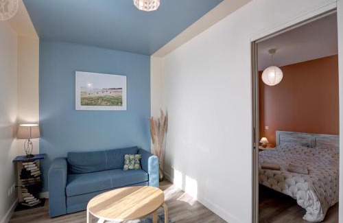 Chazelles-sur-Lyon Appartement | Charmant appartement contemporain avec patio cosy et toutes commodités à Chazelles-sur-Lyon - FR-1-496-298