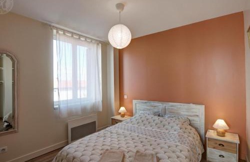 Chazelles-sur-Lyon Appartement | Charmant appartement contemporain avec patio cosy et toutes commodités à Chazelles-sur-Lyon - FR-1-496-298