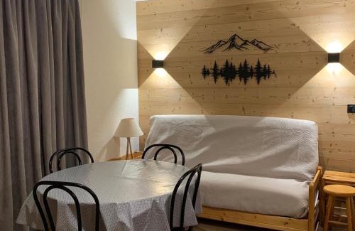 Montalbert Appartement | Charmant appart 2P cabine, rénové, balcon, parking gratuit, pied des pistes - FR-1-755-22