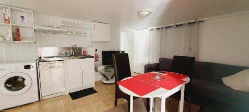 La Ferte-Gaucher Appartement | Charmant appartement 2p avec piscine partagée