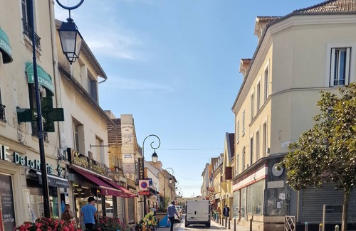 Les Mureaux Appartement | Charmant Appartement en Plein Centre Ville à 250m de la Gare 30mn de Paris