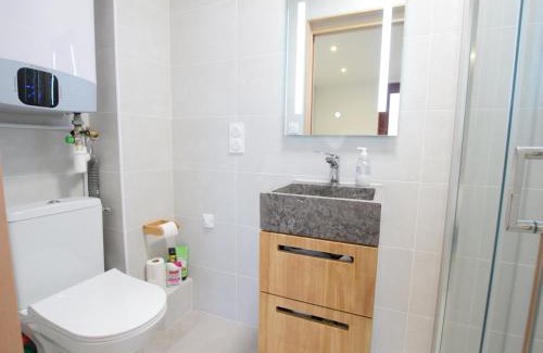 Neuvecelle Appartement | Charmant appartement 4 pers avec balcon et vue lac, proche plage à Neuvecelle - FR-1-498-18