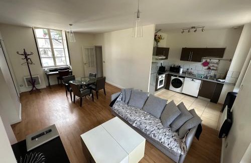 Uzerche Appartement | Charmant appartement RDC familial ou pour le travail
