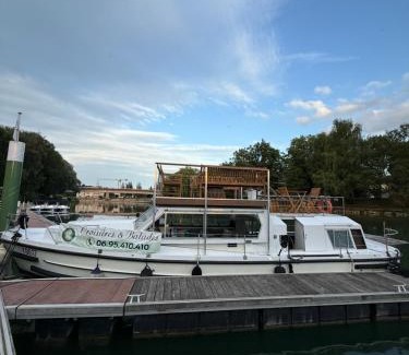La Ferte-sous-Jouarre Location De Bateaux | Charmant bateau sur la Marne le VIKING