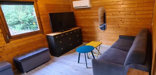 Joyeuse Chalet De Ski | Charmant chalet en bois - Ardèche