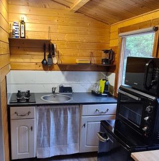 Joyeuse Chalet De Ski | Charmant chalet en bois - Ardèche
