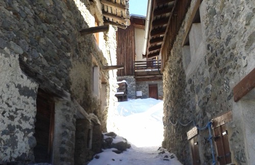 Peisey-Nancroix Chalet De Ski | Charmant chalet skis aux pieds dans vieux hameau d'origine avec 2 appartements