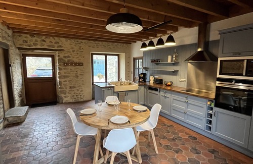 Beauvilliers Maison | Charmant corps de ferme rénové avec 4 ânes + studio - 11 Adultes/2 enfants/1bébé