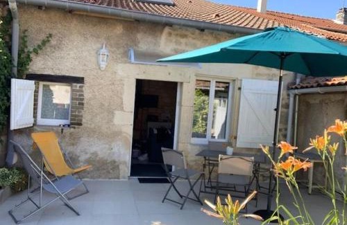 Buxieres-sous-les-Cotes Maison | Charmant gîte avec terrasse près du Lac de Madine, idéal pour 2 à 4 personnes - FR-1-585-90