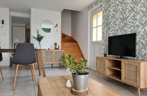 Laroche-Saint-Cydroine Maison | Charmante Petite Maison