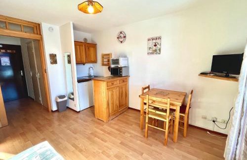 Notre-Dame-de-Bellecombe Appartement | Charmant studio au pied des pistes, animaux admis - FR-1-505-79