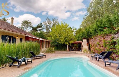 Saint-Laurent-des-Hommes Maison | Charmante maison avec parc arboré & piscine au sel