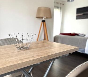 Villeneuve-les-Maguelone Appartement | Charmant studio pour étudiant seul ou à 2