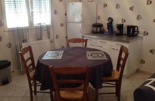 Etain Maison | Charmant Gîte à Étain, Tout Inclus, Proche Verdun avec Terrasse et Parking - FR-1-585-3