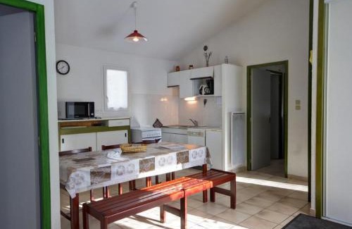 Usson-en-Forez Maison | Charmant Gîte à la Campagne avec Cheminée, Terrasse et Jardin - Animaux Bienvenus - FR-1-496-164
