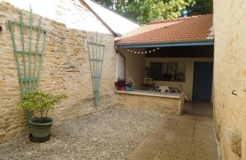 Chateauvillain Maison | Charmant Gîte au Cœur de Châteauvillain avec Terrasse et Balades en Forêt - FR-1-611-10