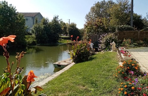 La Taillee Maison | - Charmant Gîte au Calme - "La Maison de La Taillée aux Volets Bleus" - Bord de Rivière - Pêche - Marais Poitevin - Vendée