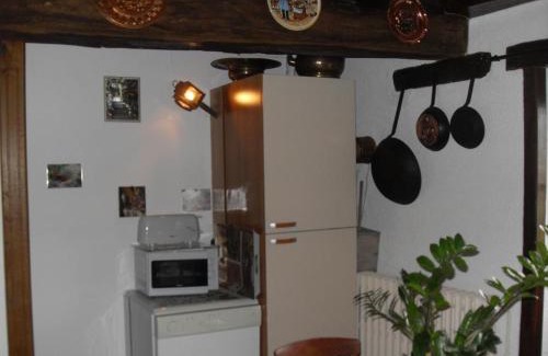 La Petite-Marche Maison | Charmant gîte avec jardin clôturé, cheminée et nombreux équipements près des stations thermales - FR-1-489-159