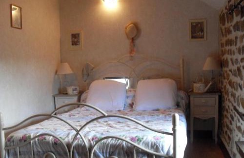 La Petite-Marche Maison | Charmant gîte avec jardin clôturé, cheminée et nombreux équipements près des stations thermales - FR-1-489-159