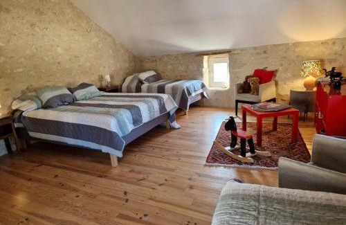 Charroux Maison | Charmant Gîte en Pierre à Charroux avec Terrasse - FR-1-489-567