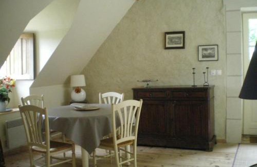 Cravant-les-Coteaux Maison | Charmant gîte avec piscine privée, terrasse et WiFi près de Chinon - FR-1-381-60
