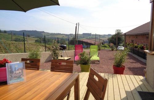 Saint-Marcel-dʼUrfe Maison | Charmant gîte à la ferme avec terrasse, proche Loire, Allier, Puy de Dôme, animaux bienvenus - FR-1-496-235