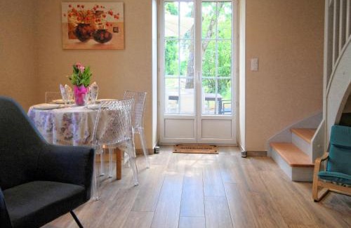 Montagney Maison | Charmant gîte rénové avec terrasse et parking au cœur de Montagney - FR-1-583-482