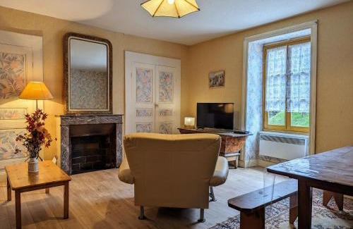 Saint-Didier-sur-Doulon Maison | Charmant Gîte Indépendant au Coeur d'un Village de Campagne avec Cour Fermée - FR-1-582-222