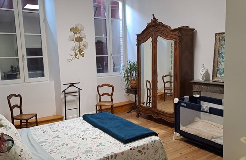 Beaumont-de-Lomagne Lit Et Petit-Déjeuner | Charmant Gite aux beaux volumes, jardin privé, idéal en familles
