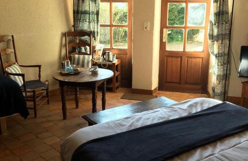 Solesmes Lit Et Petit-Déjeuner | Charmant logement avec piscine et table d'hôtes, proche de Solesmes et de l'abbaye. - FR-1-410-407