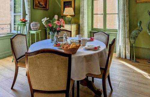 Saulx Lit Et Petit-Déjeuner | Charmant logement à Saulx - FR-1-583-235