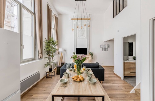 Centre Ville Appartement | Charmant & spacieux appartement en cœur de ville de Saint-Etienne - 6 personnes.