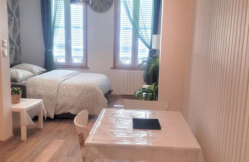 Troyes Appartement | Charmant Studio 26m² au Cœur de Troyes | Idéal pour 2 | Proche de Tout!