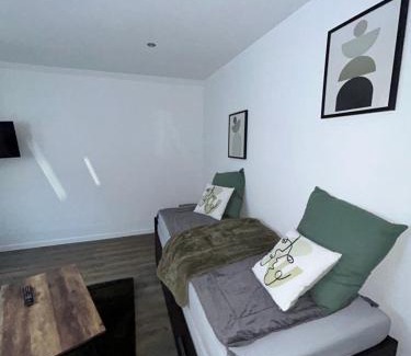 Elancourt Village Appartement | Charmant studio au bord du lac d’Elancourt village