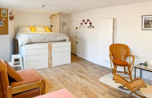 Aurillac Appartement | Charmant Studio au Cœur d'Aurillac La belle Verte