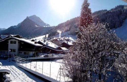 Morzine Appartement | Charmant Studio au Centre de Morzine - Proche Pistes, Balcon, Cheminée, Wifi - FR-1-524-69