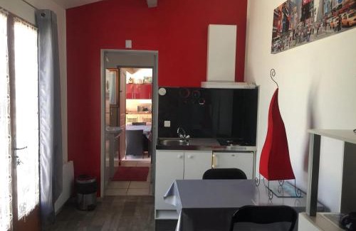 Sernhac Appartement | Charmant studio avec piscine partagée à Sernhac - 30 m²